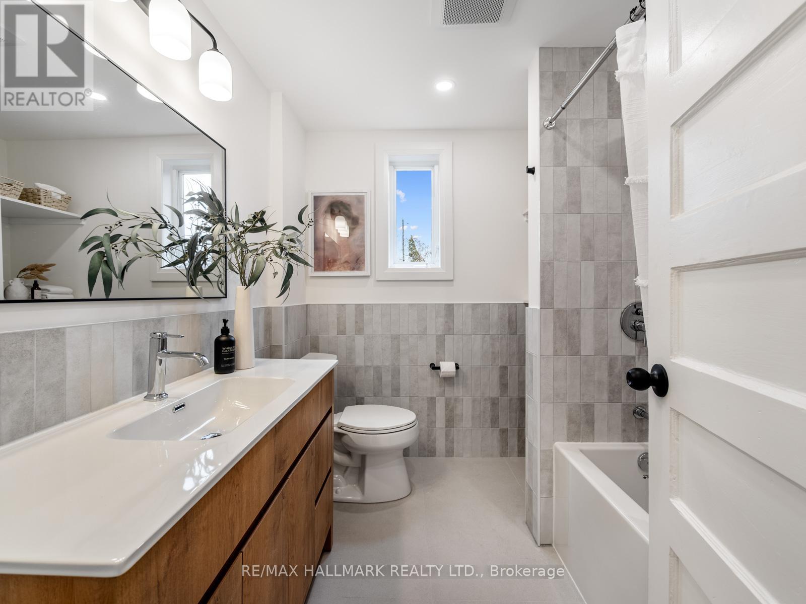 24 Richard Avenue, Toronto, Ontario  M4L 1W9 - Photo 29 - E12943782