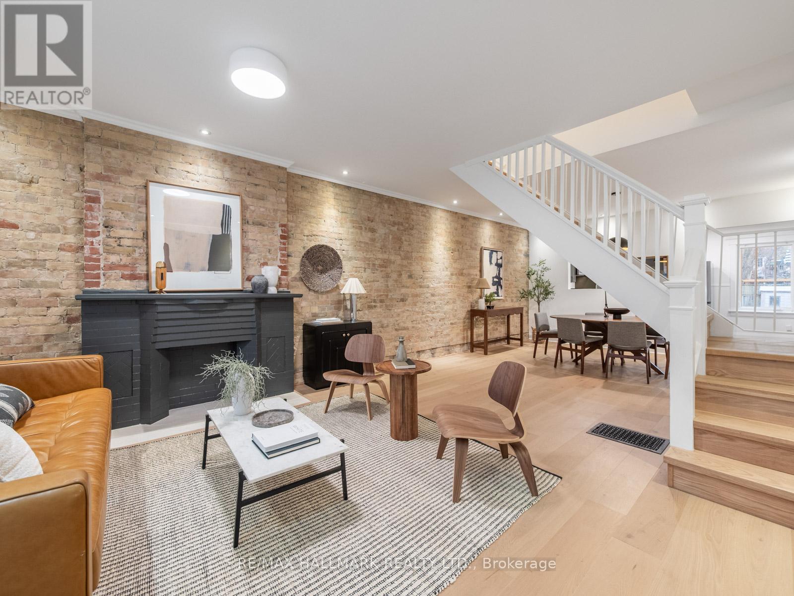 24 Richard Avenue, Toronto, Ontario  M4L 1W9 - Photo 3 - E12943782