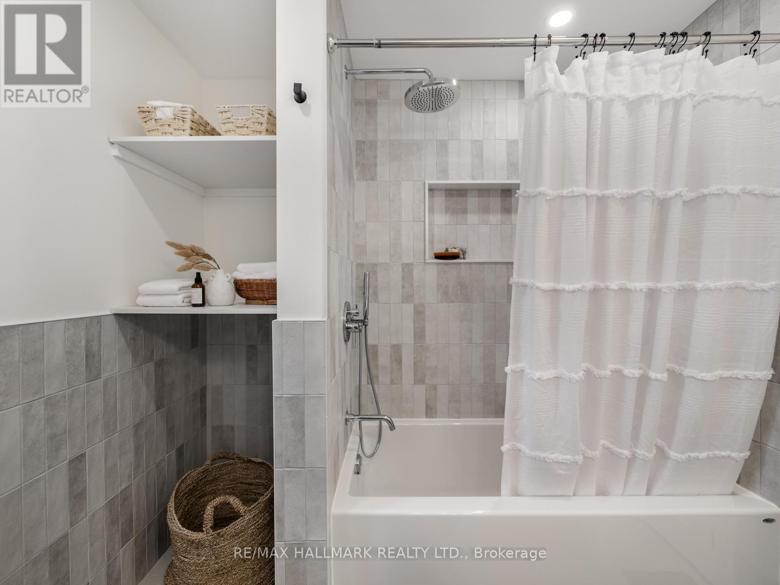 24 Richard Avenue, Toronto, Ontario  M4L 1W9 - Photo 31 - E12943782