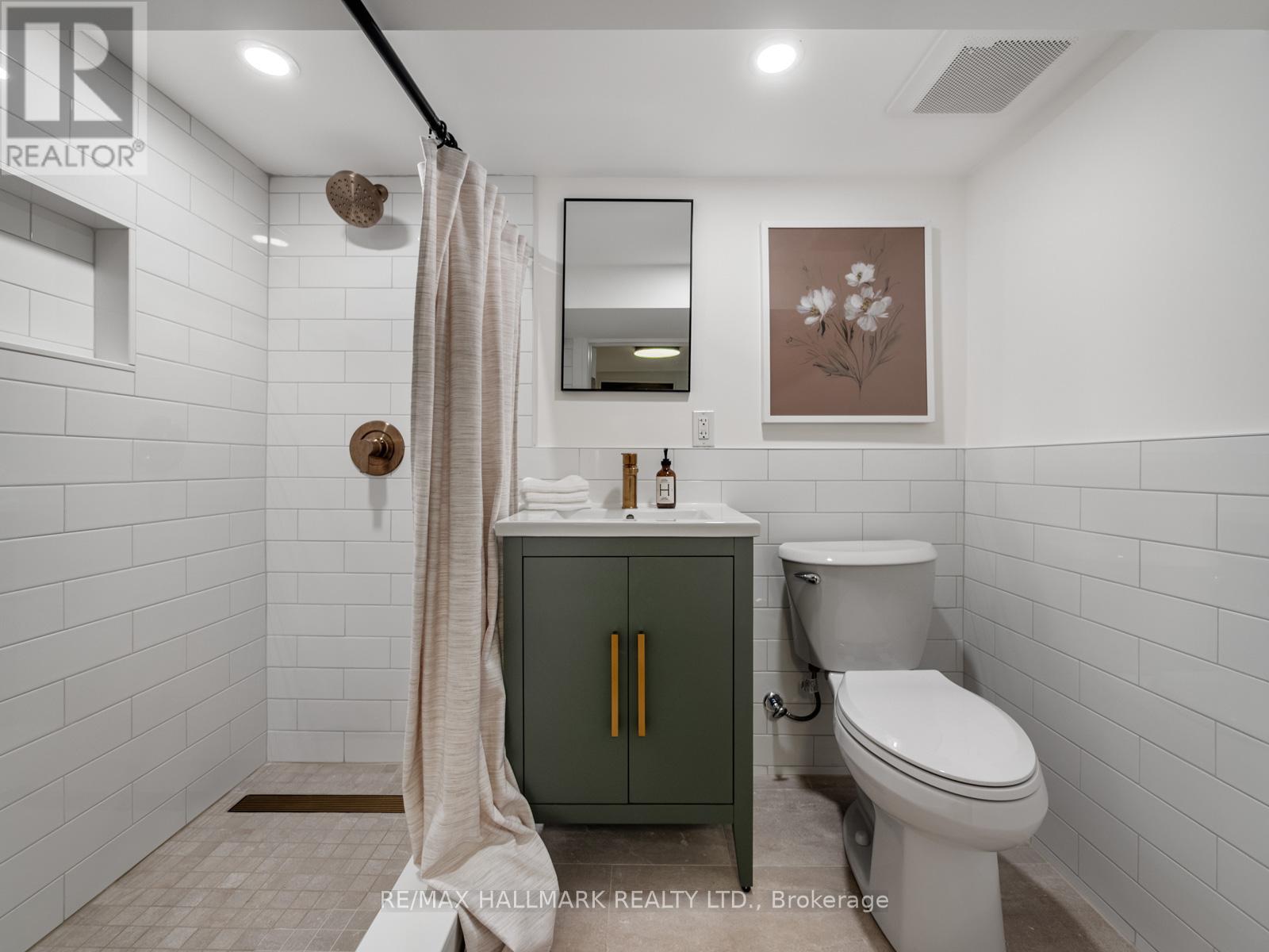 24 Richard Avenue, Toronto, Ontario  M4L 1W9 - Photo 39 - E12943782