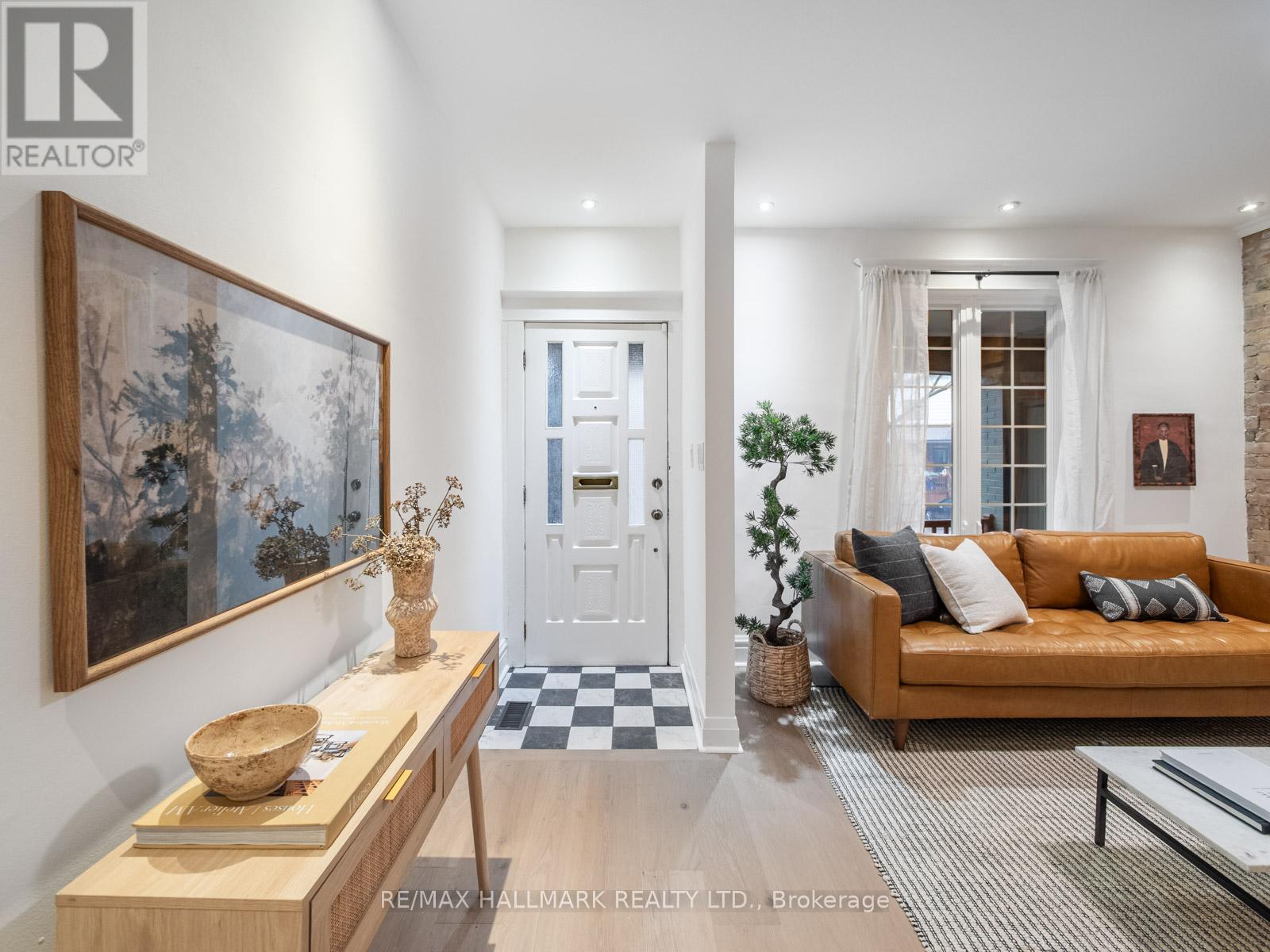 24 Richard Avenue, Toronto, Ontario  M4L 1W9 - Photo 4 - E12943782