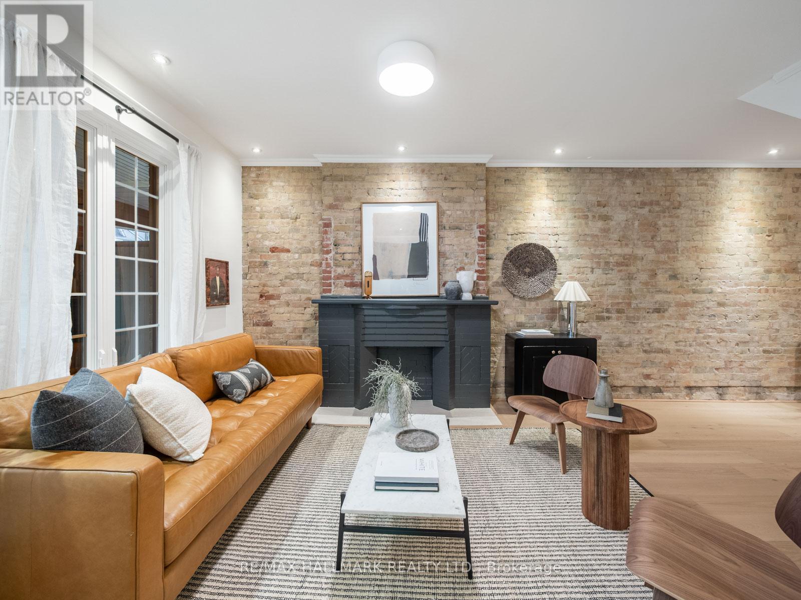 24 Richard Avenue, Toronto, Ontario  M4L 1W9 - Photo 5 - E12943782