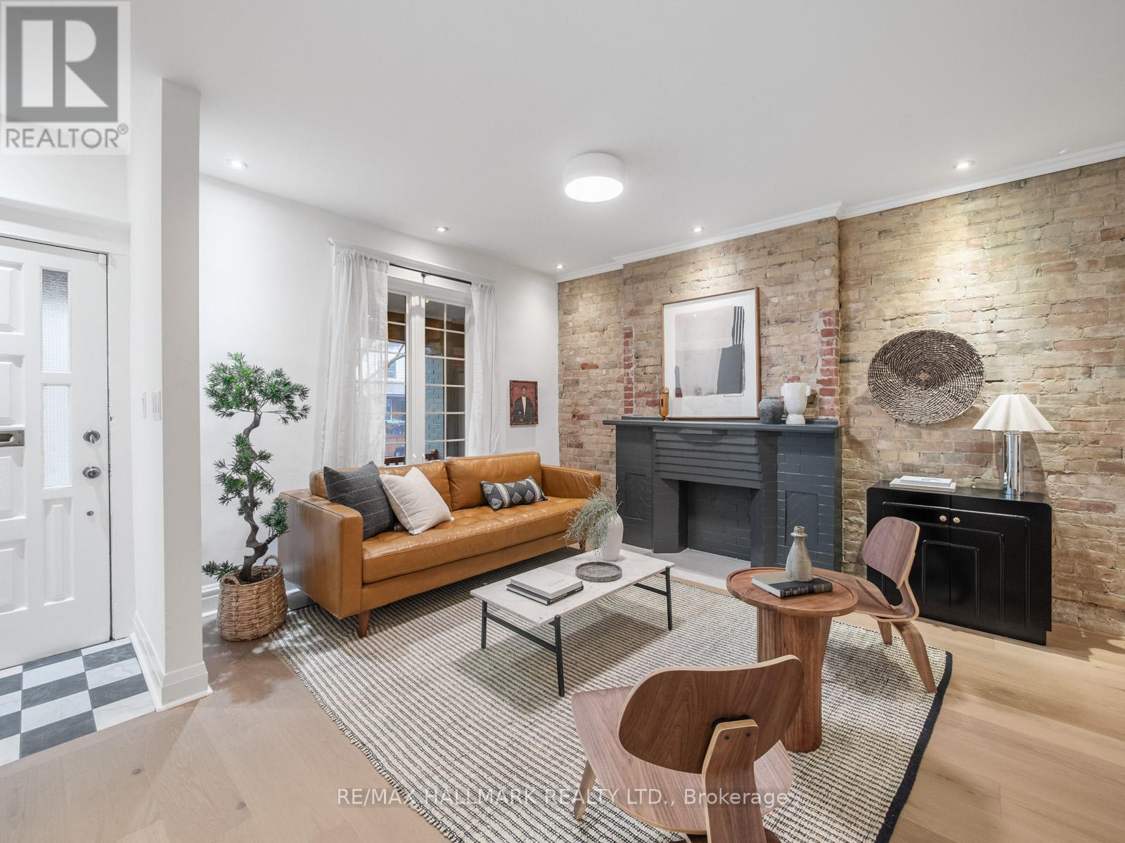 24 Richard Avenue, Toronto, Ontario  M4L 1W9 - Photo 6 - E12943782