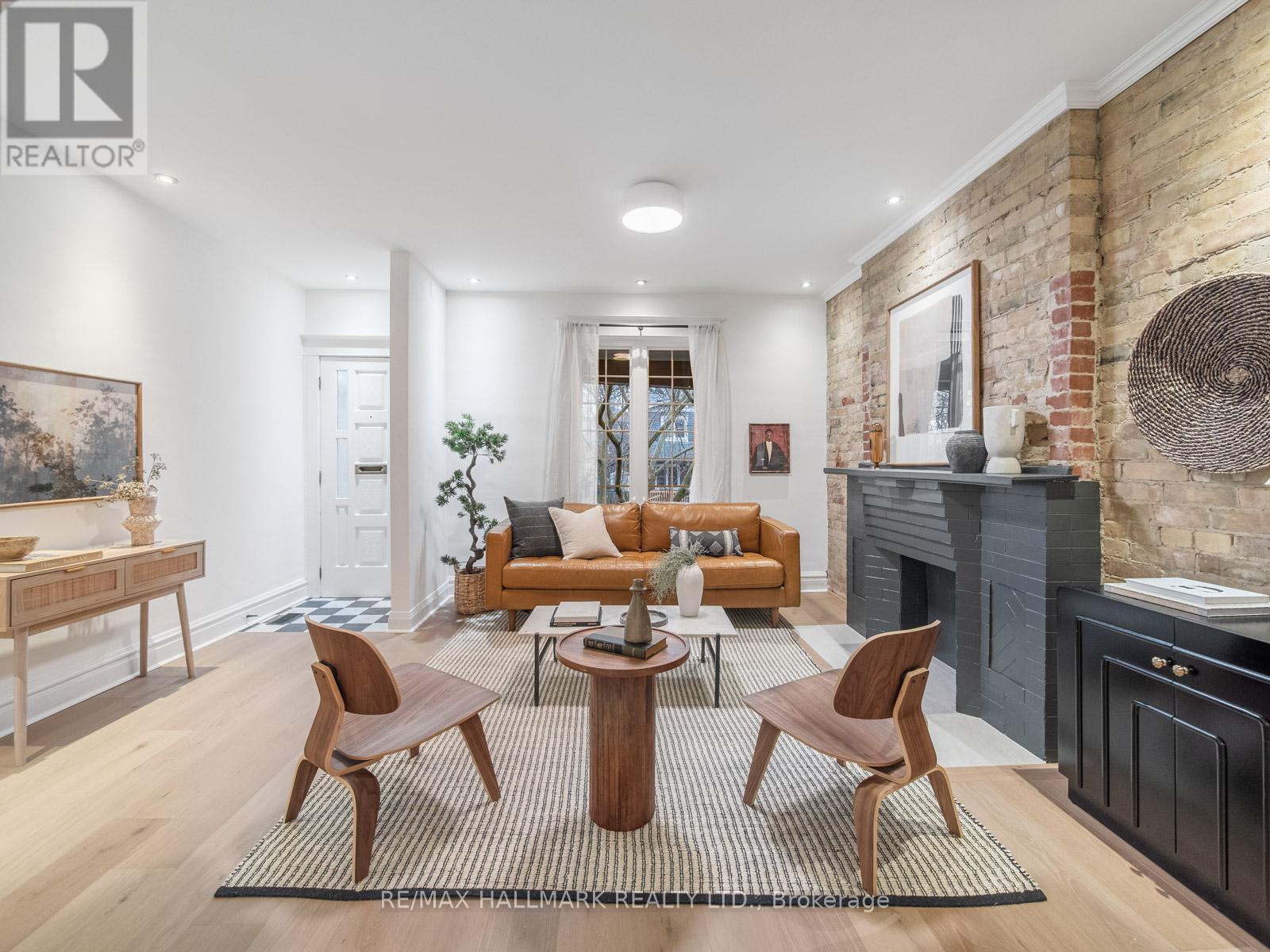 24 Richard Avenue, Toronto, Ontario  M4L 1W9 - Photo 8 - E12943782