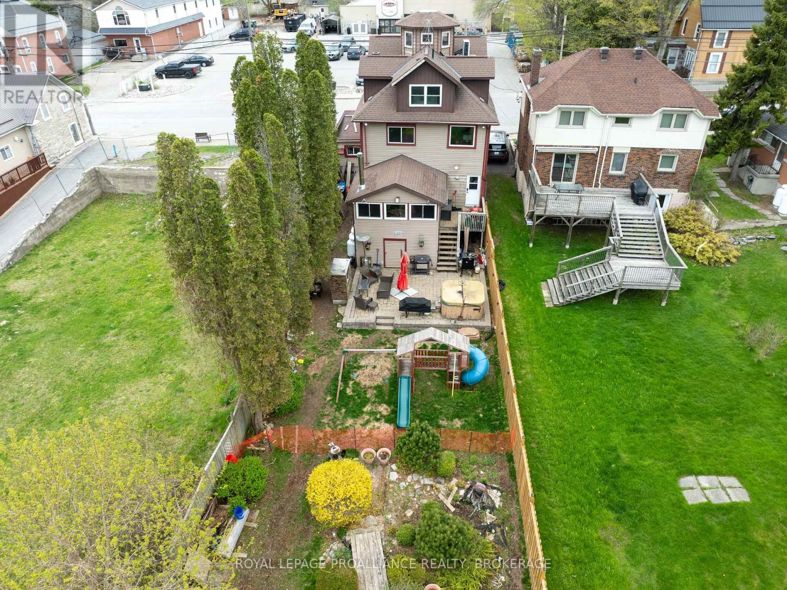 29 Main Street, Westport, Ontario  K0G 1X0 - Photo 36 - X12439283