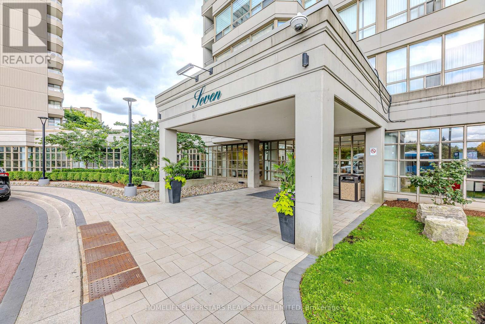 1005 - 7 TOWNSGATE DRIVE, Vaughan, Ontario