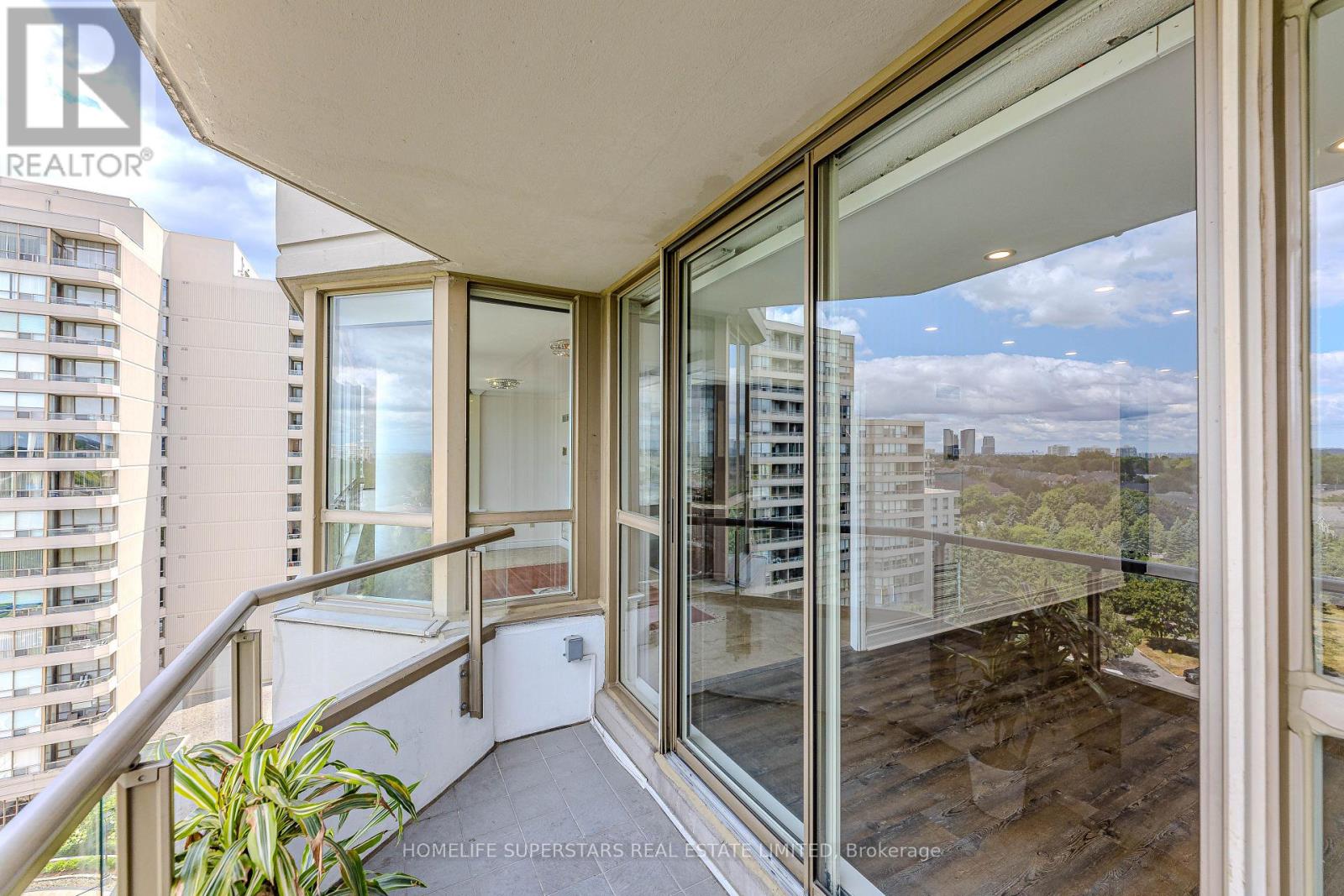 1005 - 7 Townsgate Drive, Vaughan, Ontario  L4J 7Z9 - Photo 23 - N12943366