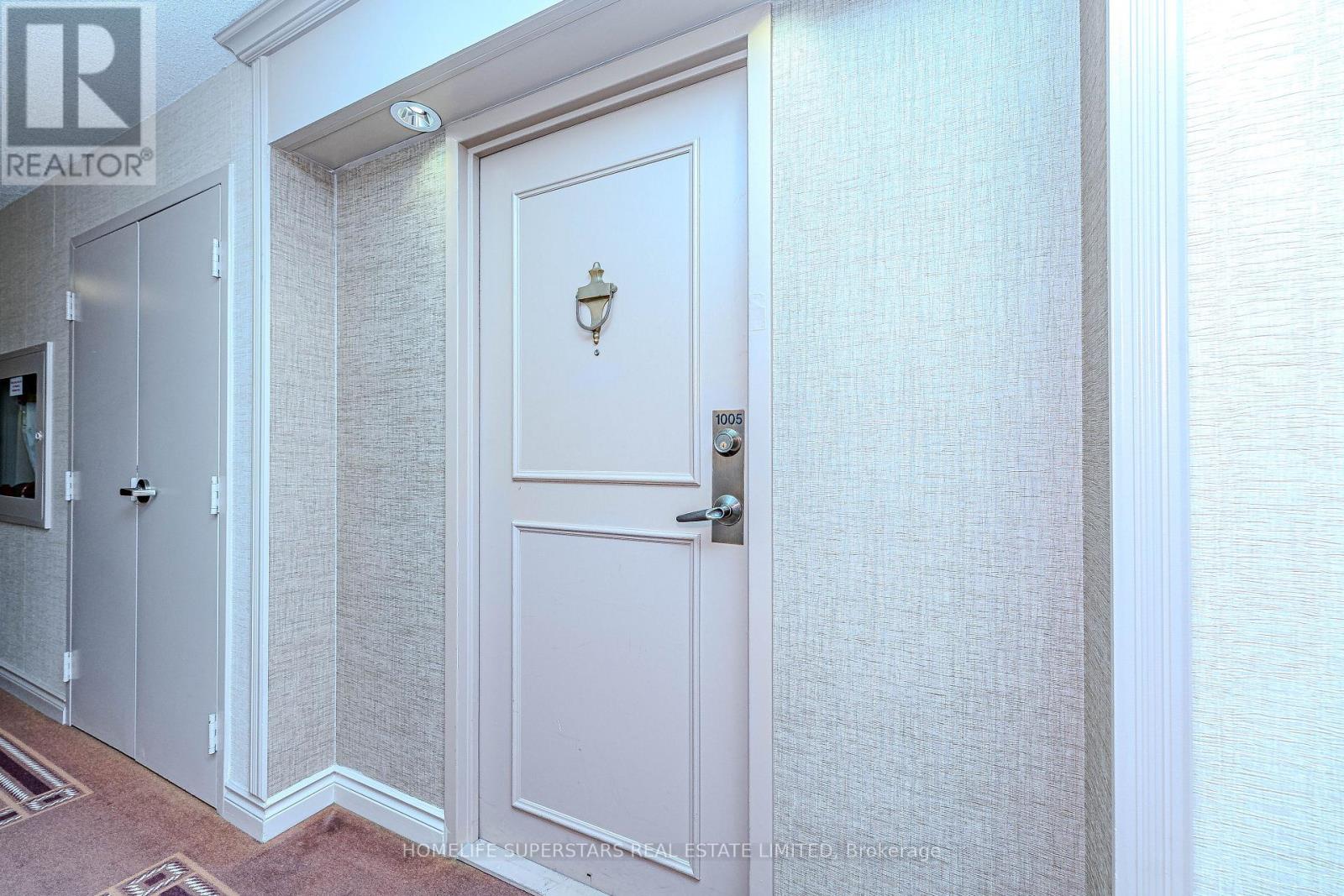 1005 - 7 Townsgate Drive, Vaughan, Ontario  L4J 7Z9 - Photo 3 - N12943366