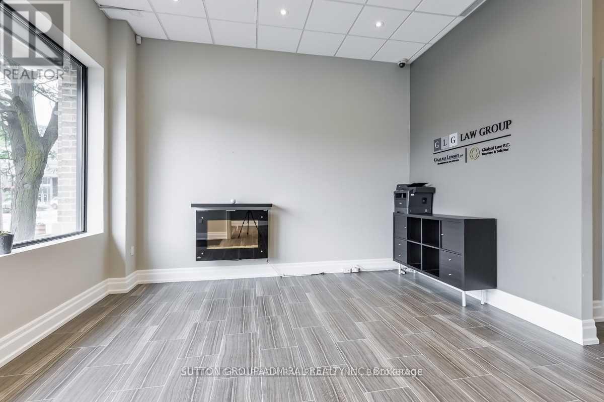 105 - 10376 Yonge Street, Richmond Hill, Ontario  L4C 3B8 - Photo 3 - N12943390