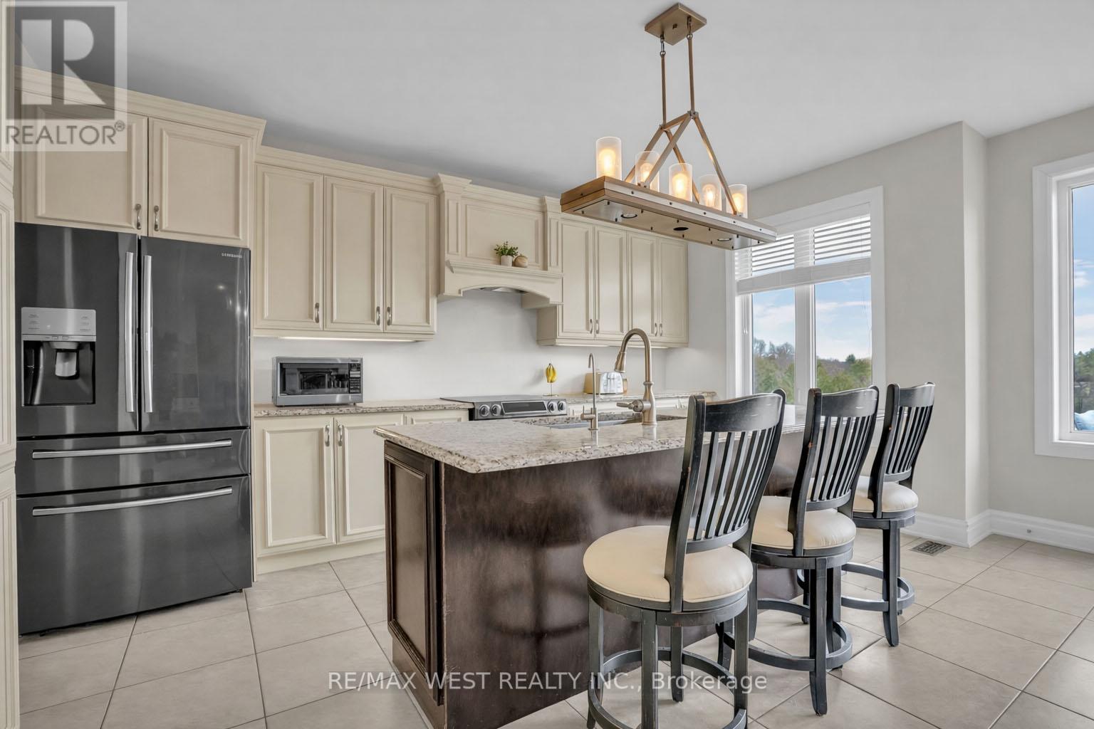 23 Webb Trail, New Tecumseth (Tottenham), Ontario  L0G 1W0 - Photo 3 - N12943442