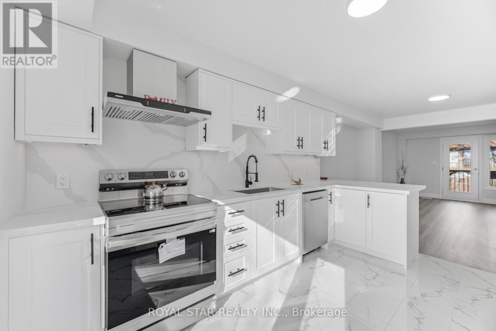 3 - 11 Plaisance Road, Richmond Hill, Ontario  L4C 5H1 - Photo 10 - N12943476