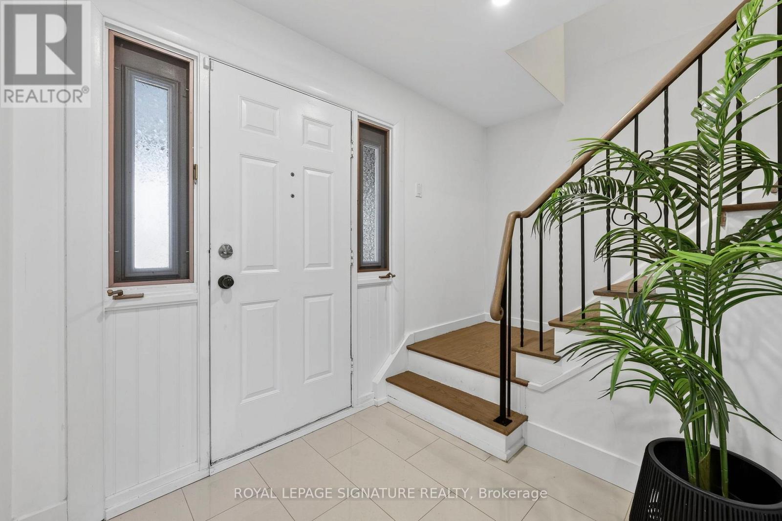 41 Wild Cherry Lane, Markham, Ontario  L3T 3T3 - Photo 4 - N12943480