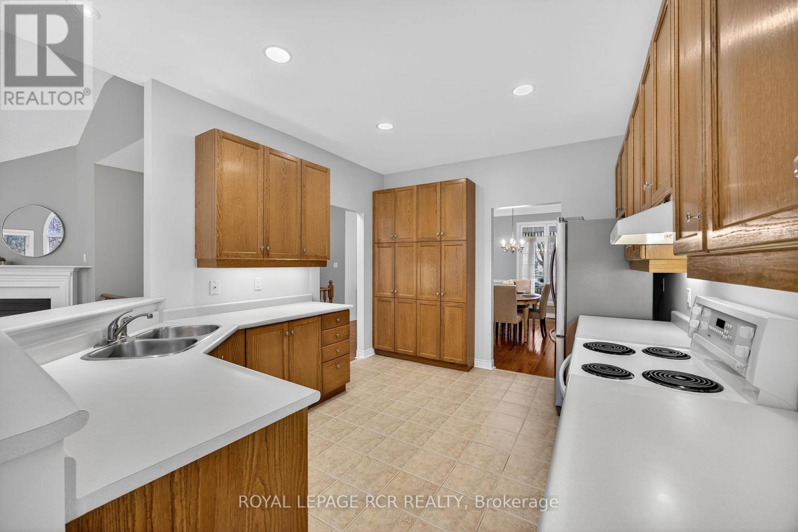 932 Shadrach Drive, Newmarket, Ontario  L3X 2H4 - Photo 10 - N12943482