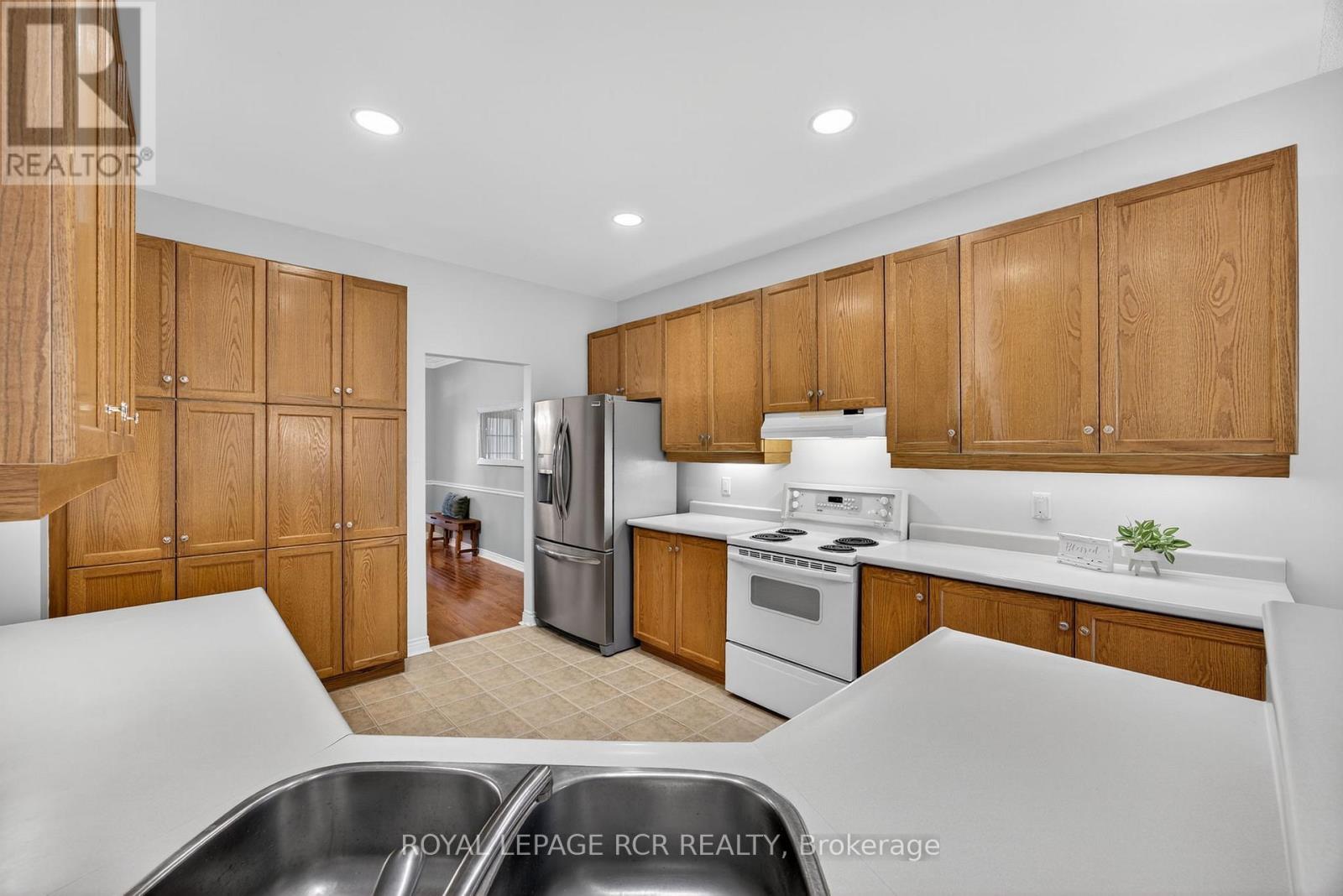 932 Shadrach Drive, Newmarket, Ontario  L3X 2H4 - Photo 11 - N12943482