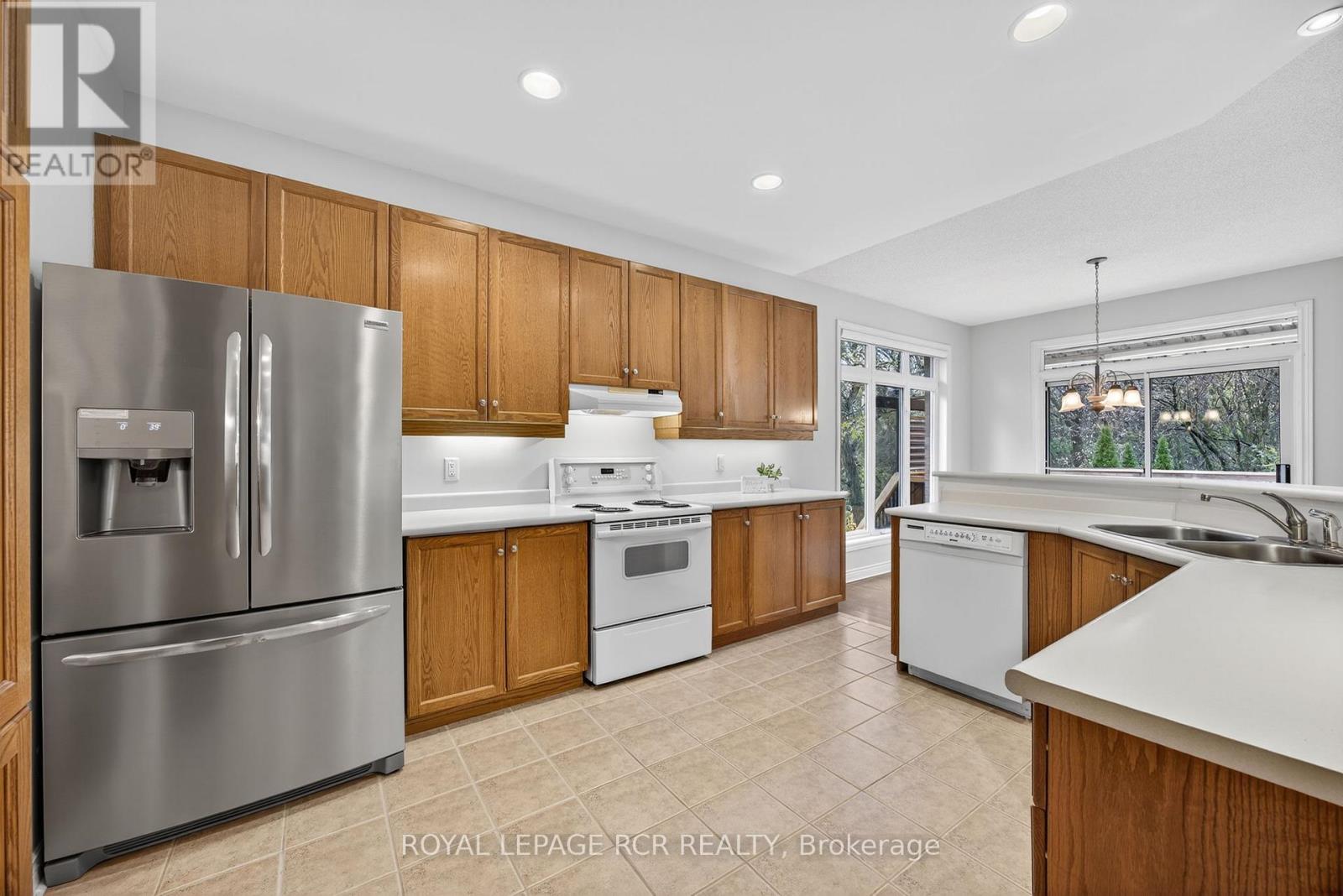 932 Shadrach Drive, Newmarket, Ontario  L3X 2H4 - Photo 13 - N12943482