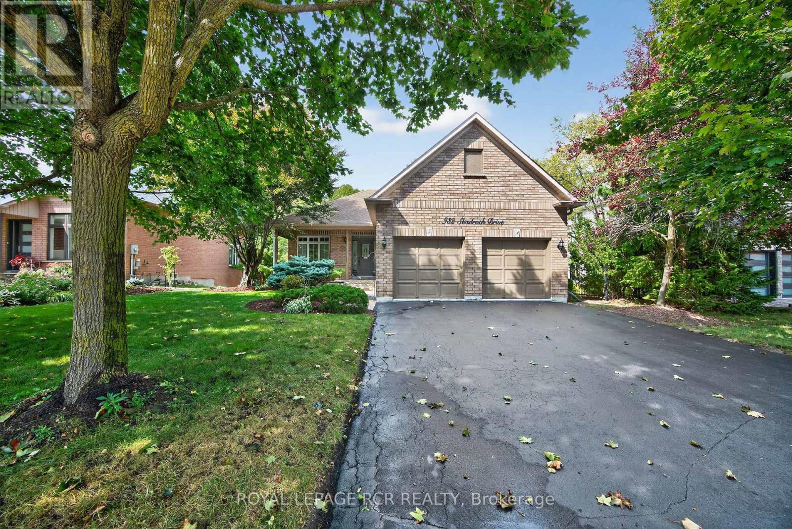 932 Shadrach Drive, Newmarket, Ontario  L3X 2H4 - Photo 3 - N12943482