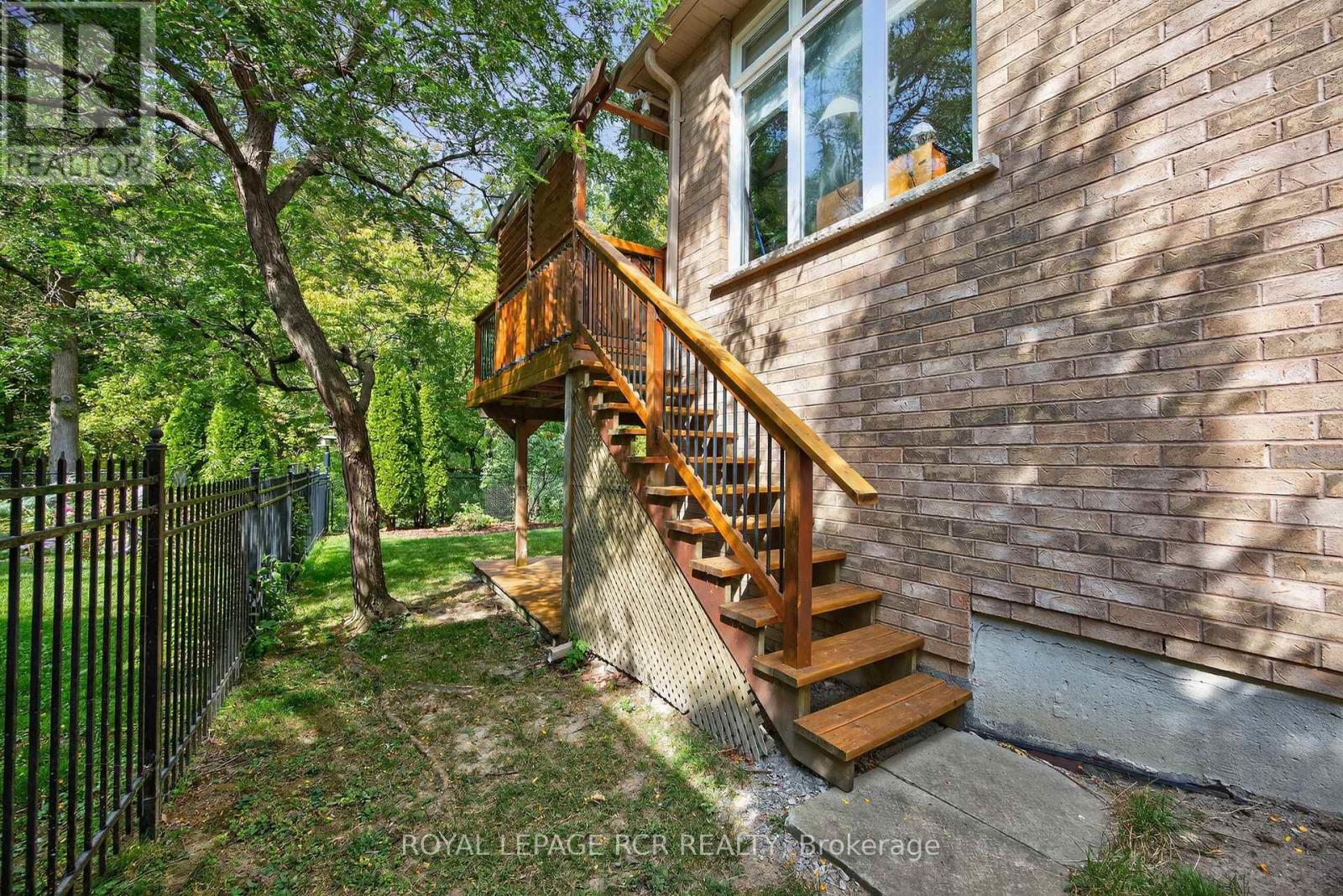932 Shadrach Drive, Newmarket, Ontario  L3X 2H4 - Photo 45 - N12943482