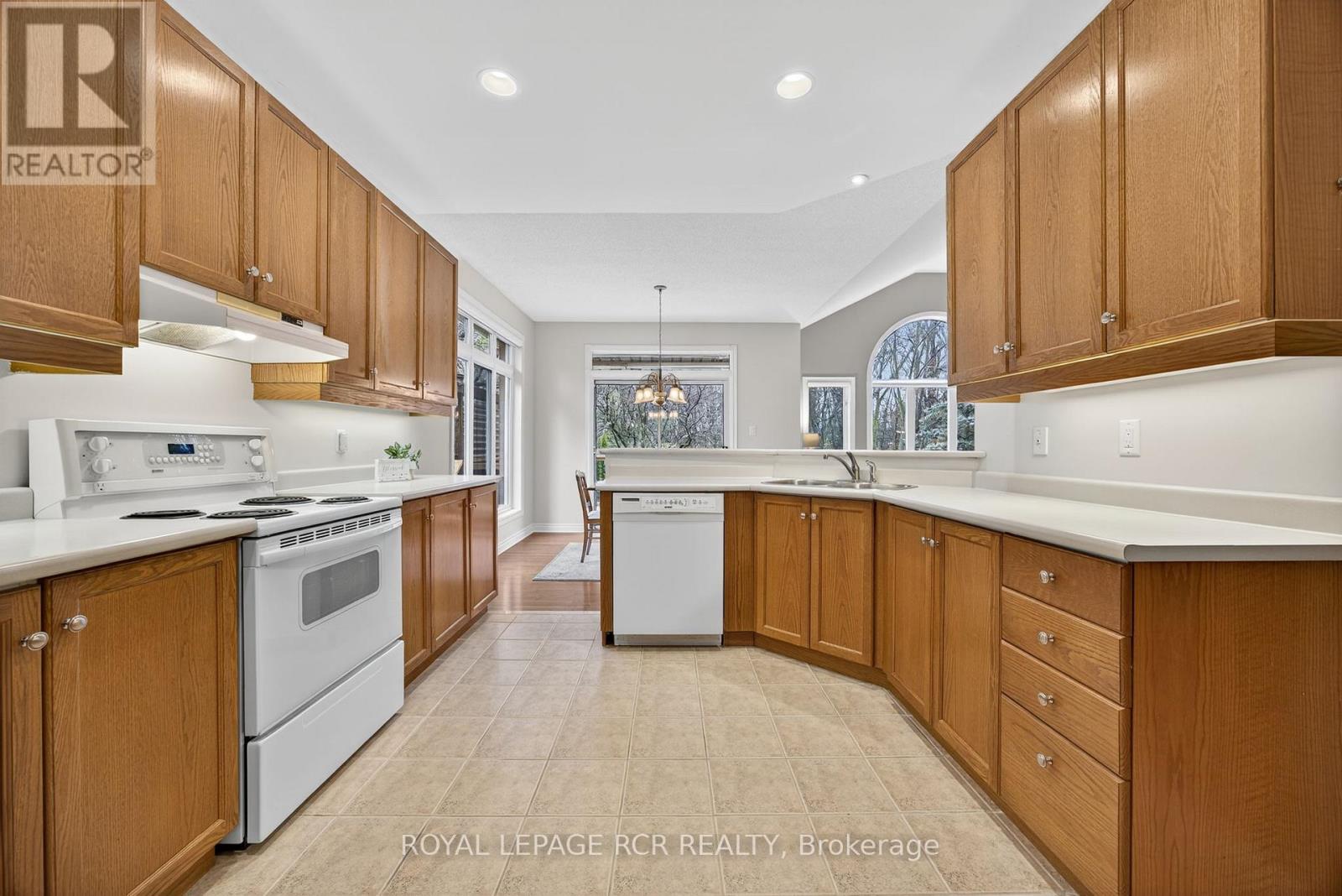 932 Shadrach Drive, Newmarket, Ontario  L3X 2H4 - Photo 8 - N12943482