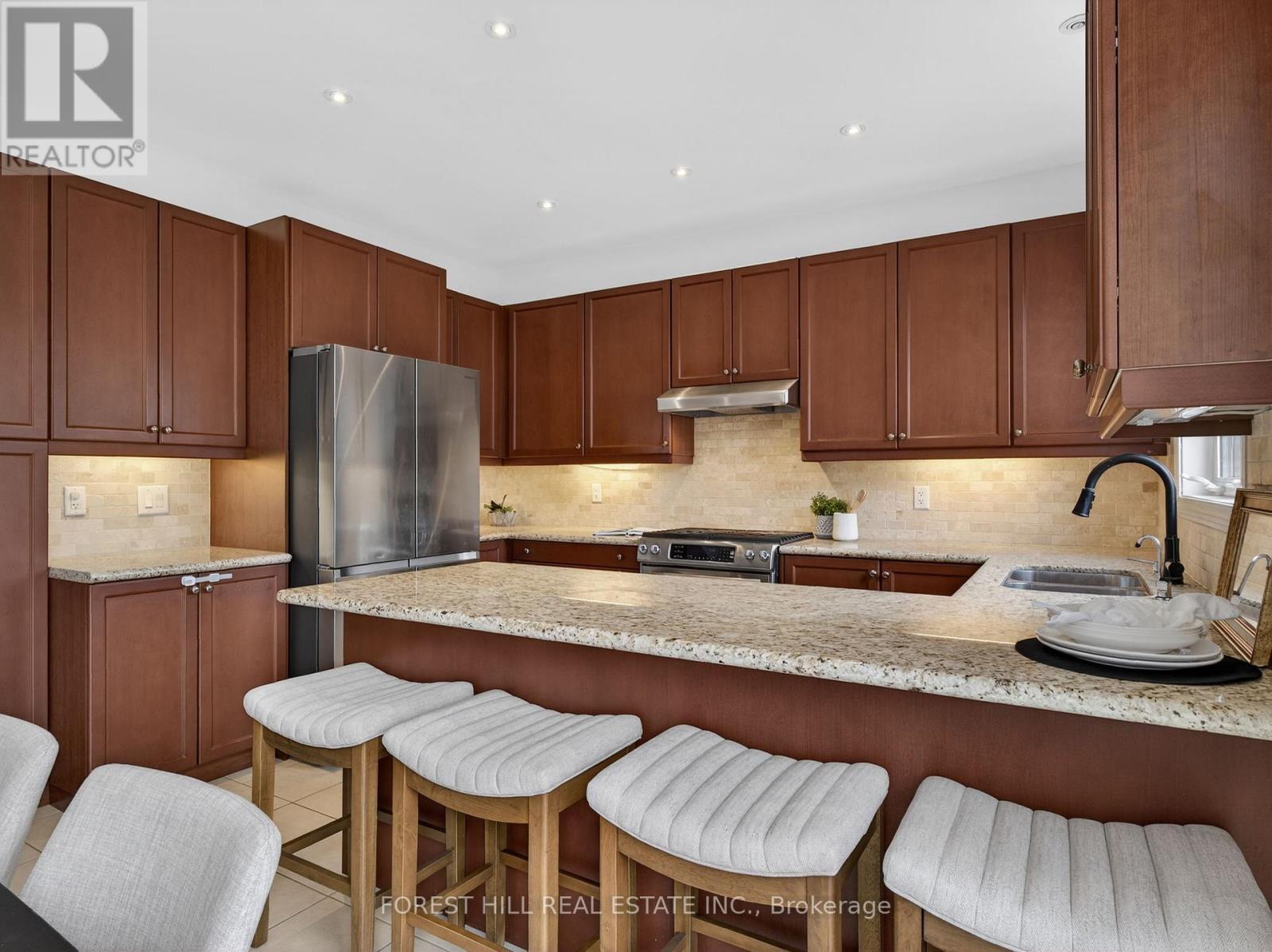 22 Mccombe Lane, Vaughan, Ontario  L6A 4G2 - Photo 10 - N12943750