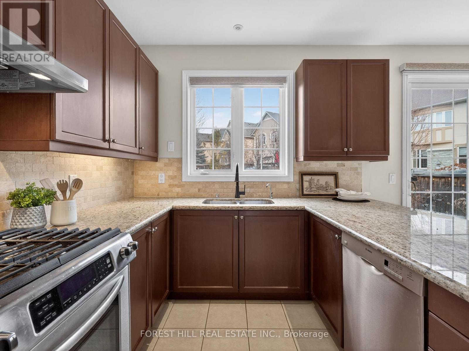 22 Mccombe Lane, Vaughan, Ontario  L6A 4G2 - Photo 11 - N12943750