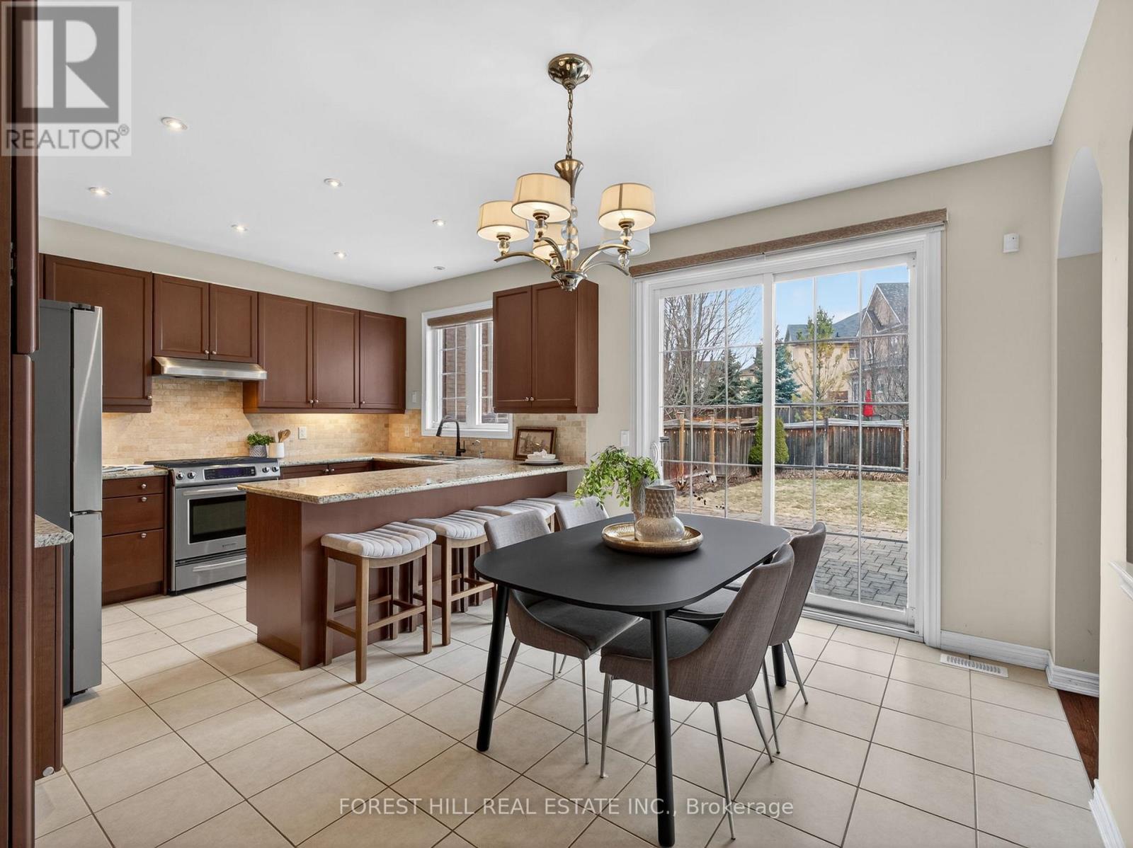 22 Mccombe Lane, Vaughan, Ontario  L6A 4G2 - Photo 8 - N12943750