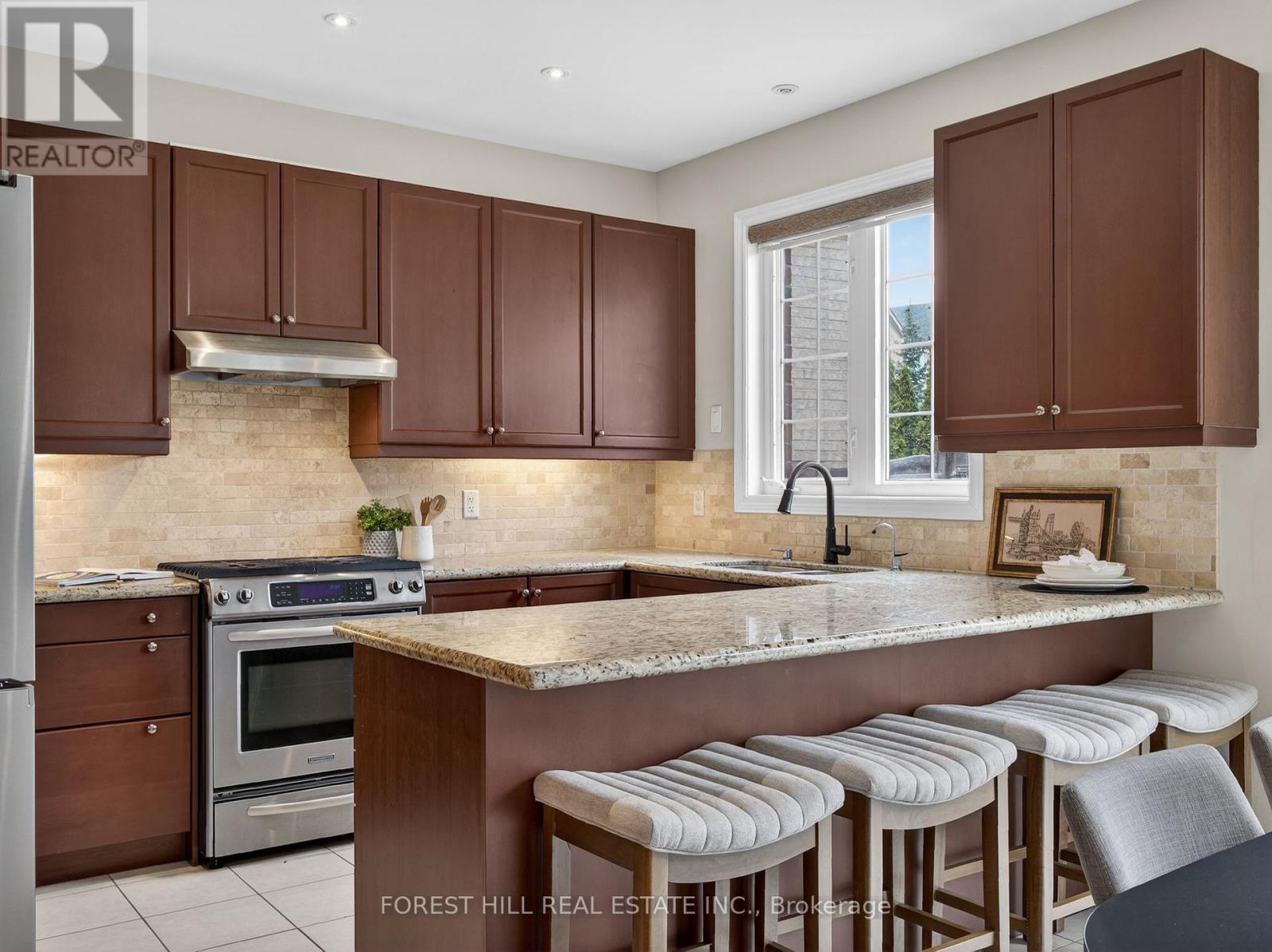 22 Mccombe Lane, Vaughan, Ontario  L6A 4G2 - Photo 9 - N12943750