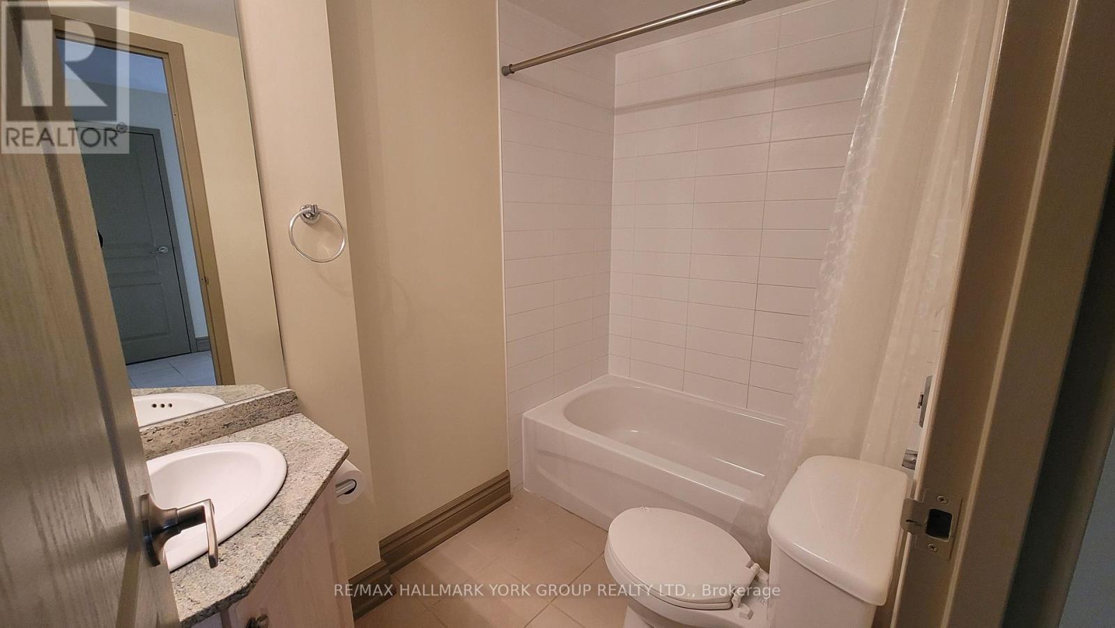 301 - 15565 Yonge Street, Aurora, Ontario  L4G 1P3 - Photo 11 - N12943758