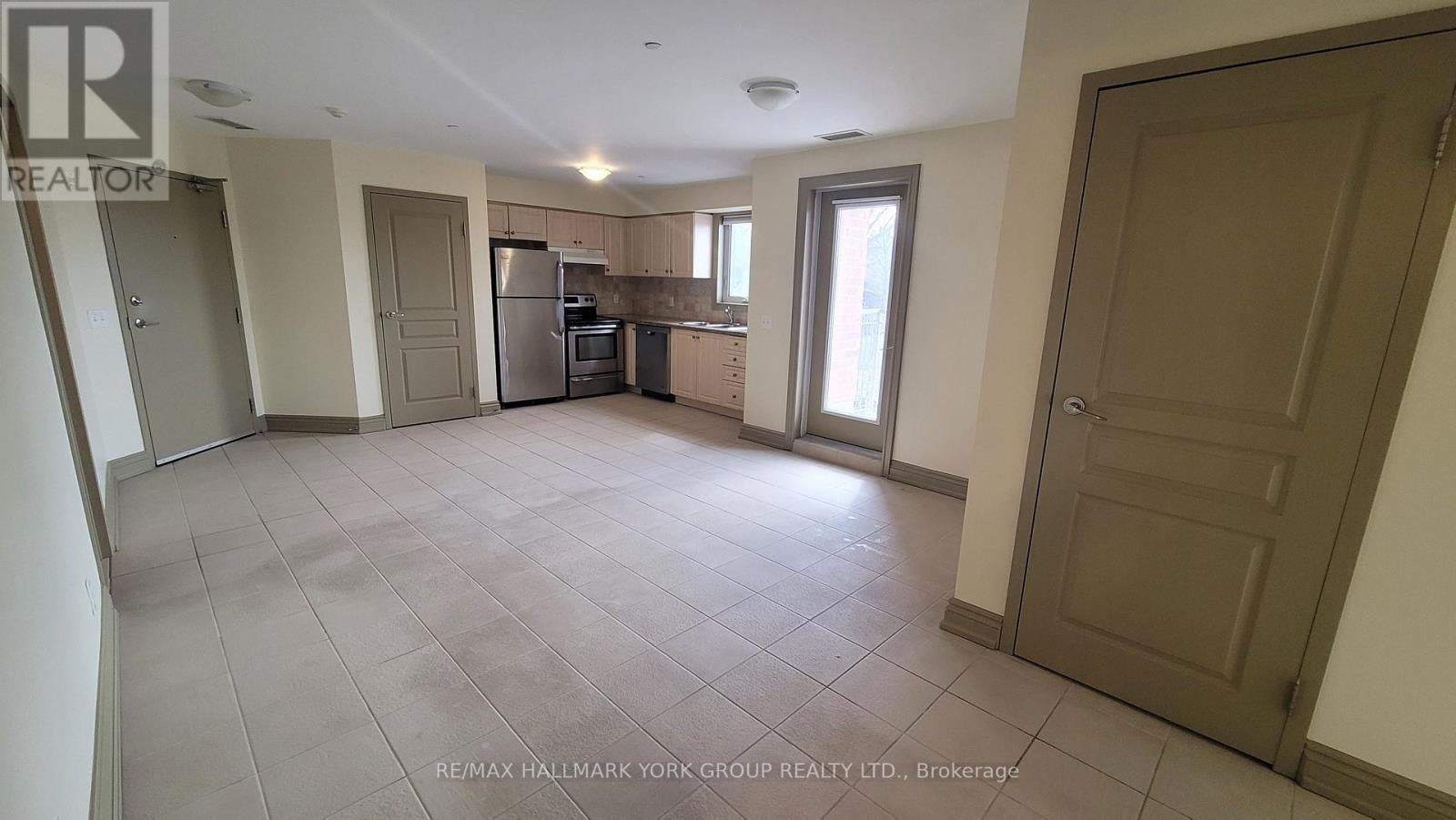 301 - 15565 Yonge Street, Aurora, Ontario  L4G 1P3 - Photo 3 - N12943758