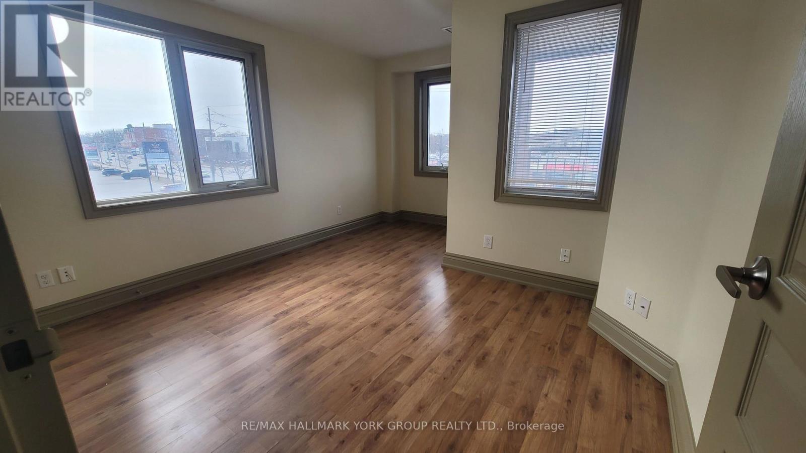 301 - 15565 Yonge Street, Aurora, Ontario  L4G 1P3 - Photo 9 - N12943758