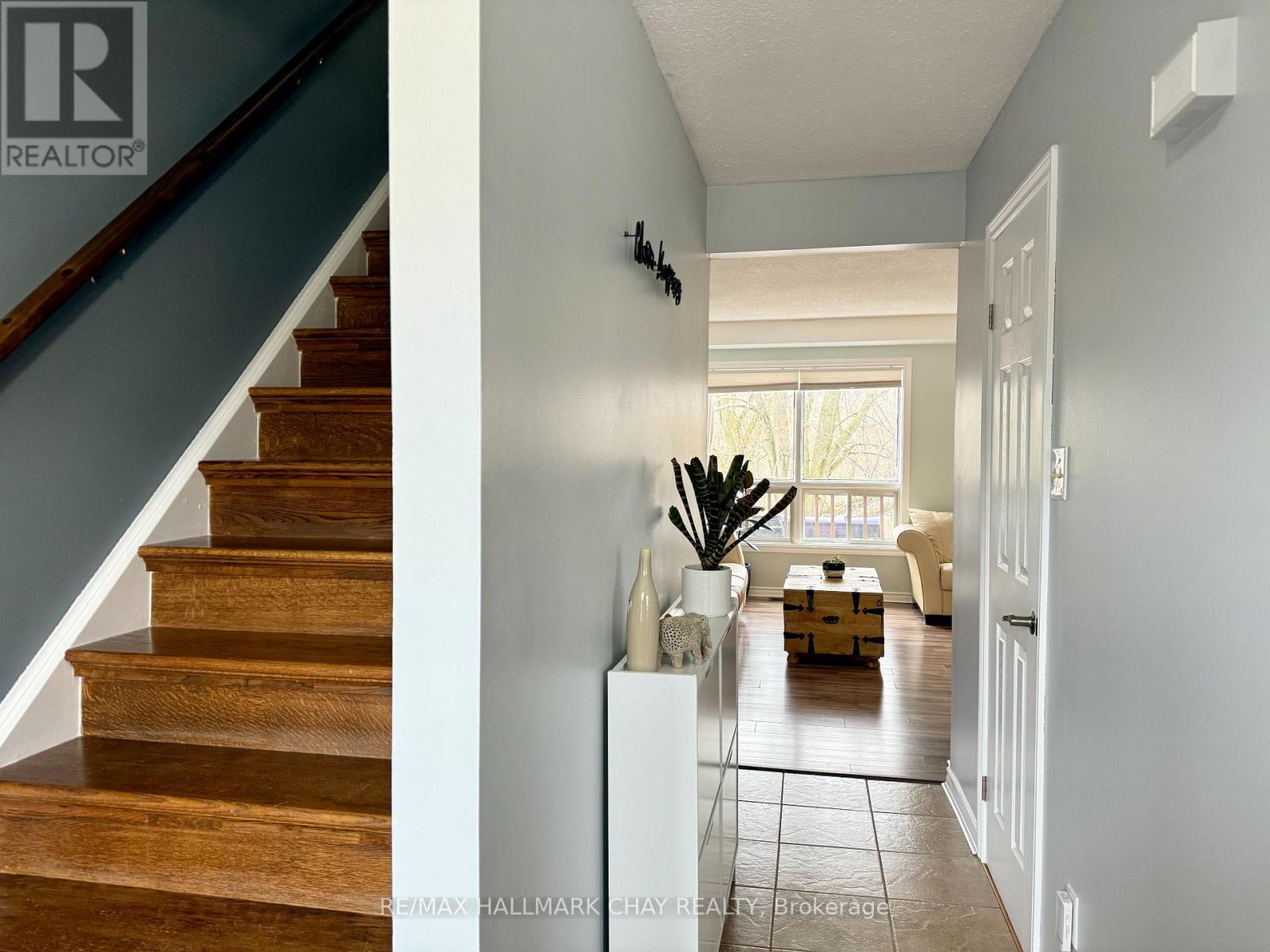 60 Osborn Street, Essa, Ontario  L0M 1B0 - Photo 2 - N12943810