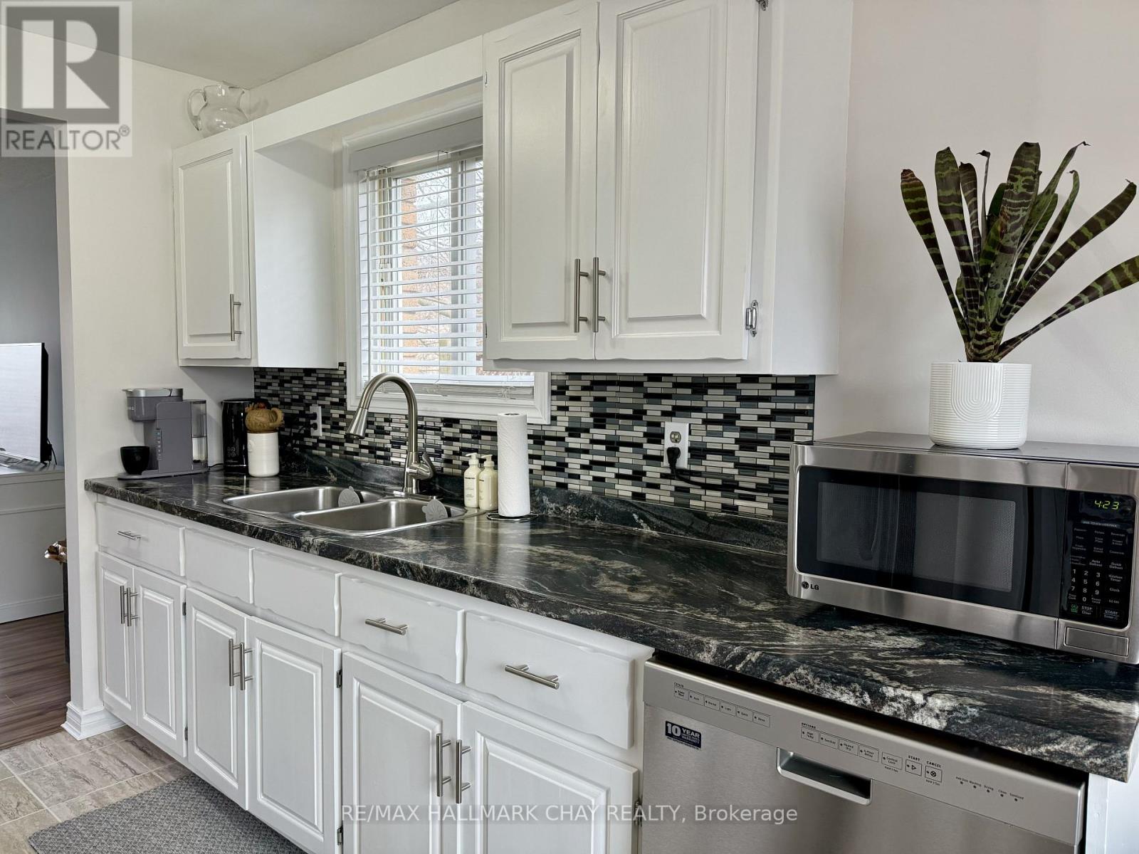 60 Osborn Street, Essa, Ontario  L0M 1B0 - Photo 4 - N12943810