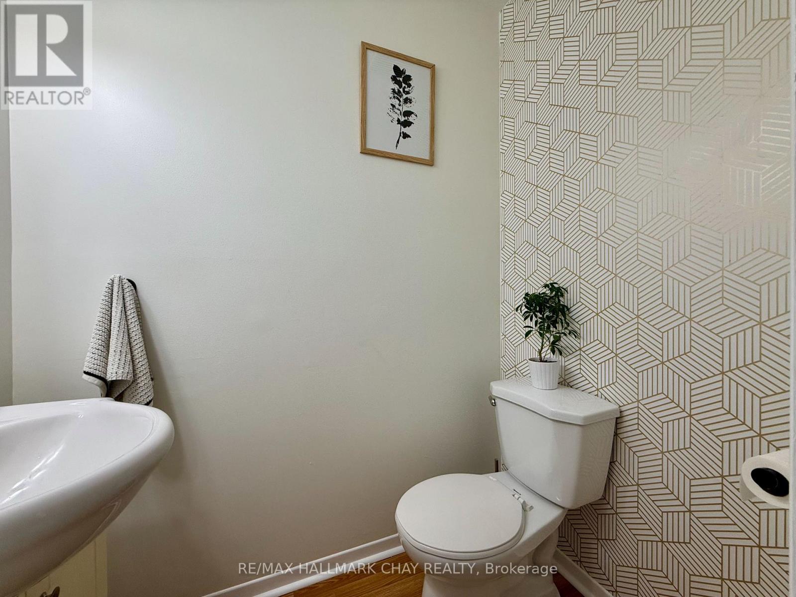 60 Osborn Street, Essa, Ontario  L0M 1B0 - Photo 9 - N12943810