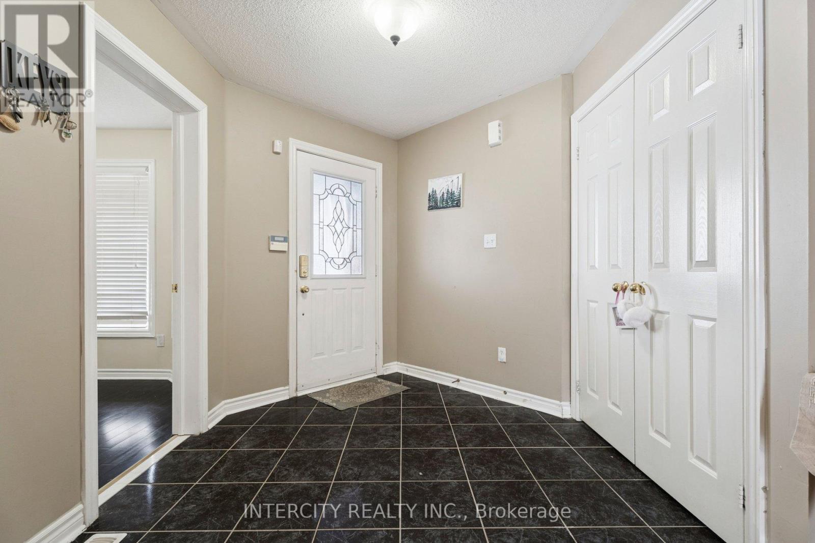 25 Meyer Avenue, Barrie (East Bayfield), Ontario  L4M 6Y1 - Photo 5 - S12943604