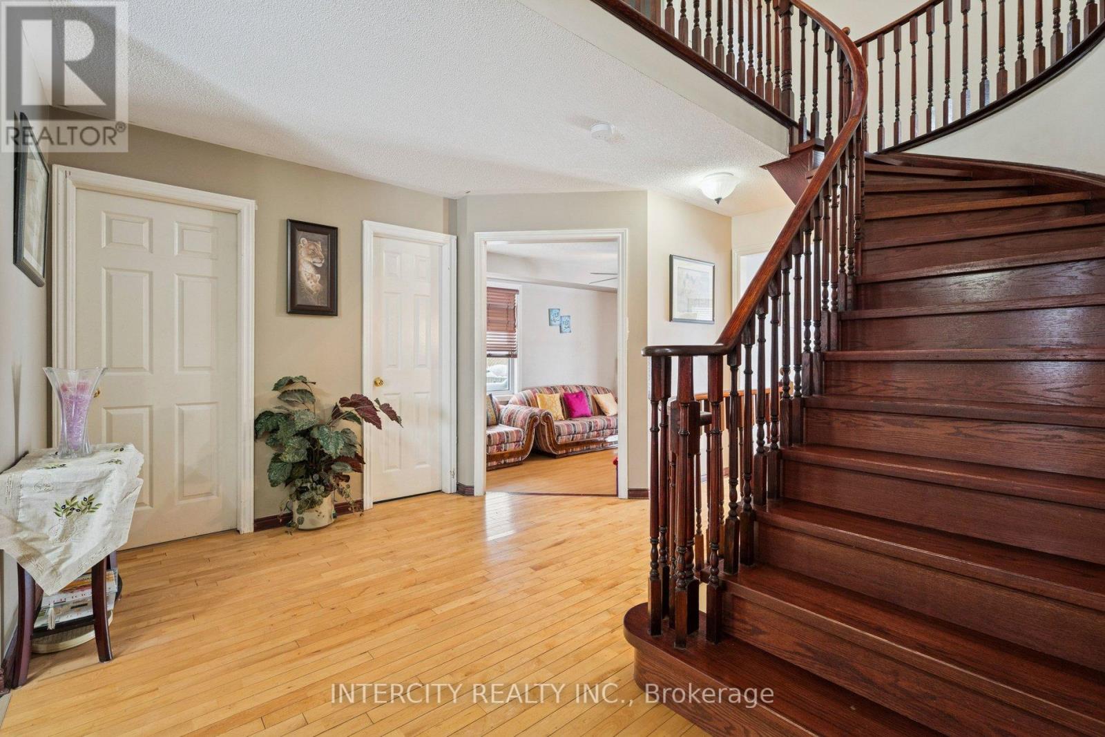 25 Meyer Avenue, Barrie (East Bayfield), Ontario  L4M 6Y1 - Photo 7 - S12943604