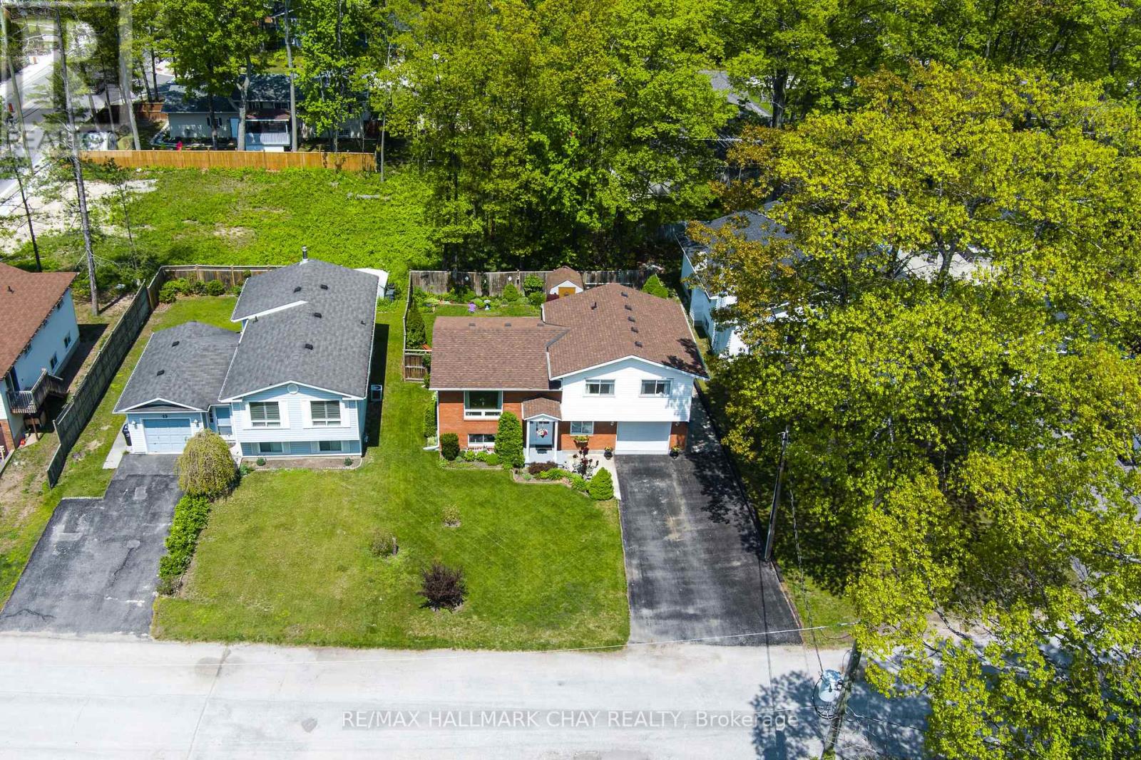 15 Oaktree Court, Wasaga Beach, Ontario  L9Z 2S3 - Photo 4 - S12943612