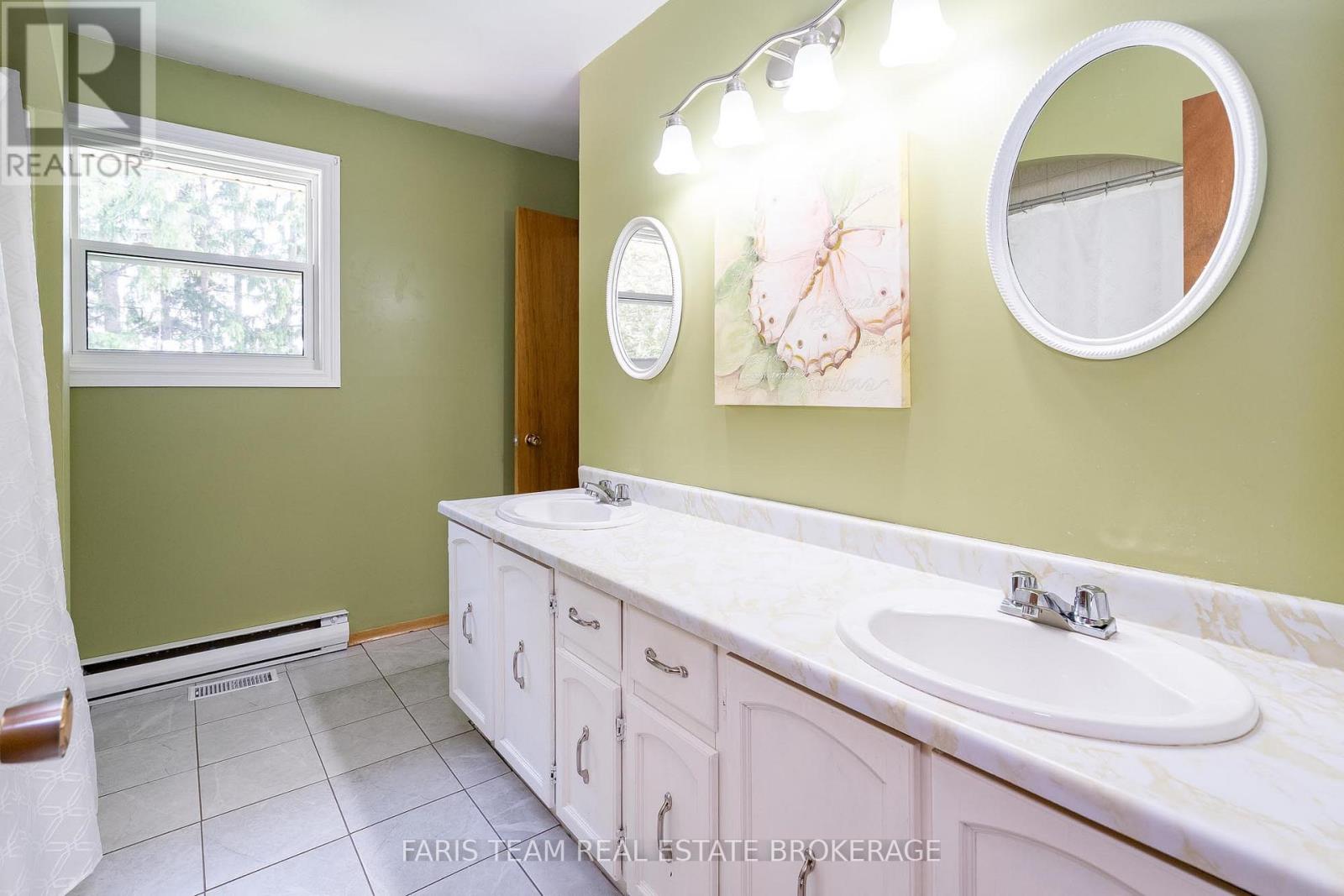 13 Jardine Crescent, Clearview, Ontario  L0M 1G0 - Photo 21 - S12943680