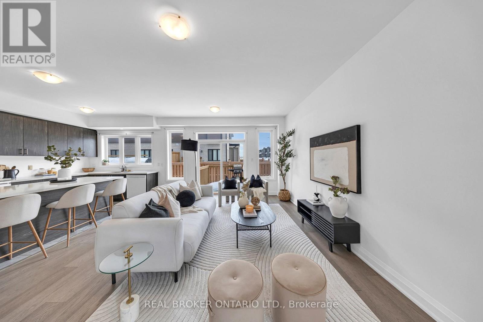 48 Barnyard Trail, Barrie, Ontario  L9J 0C2 - Photo 12 - S12943690