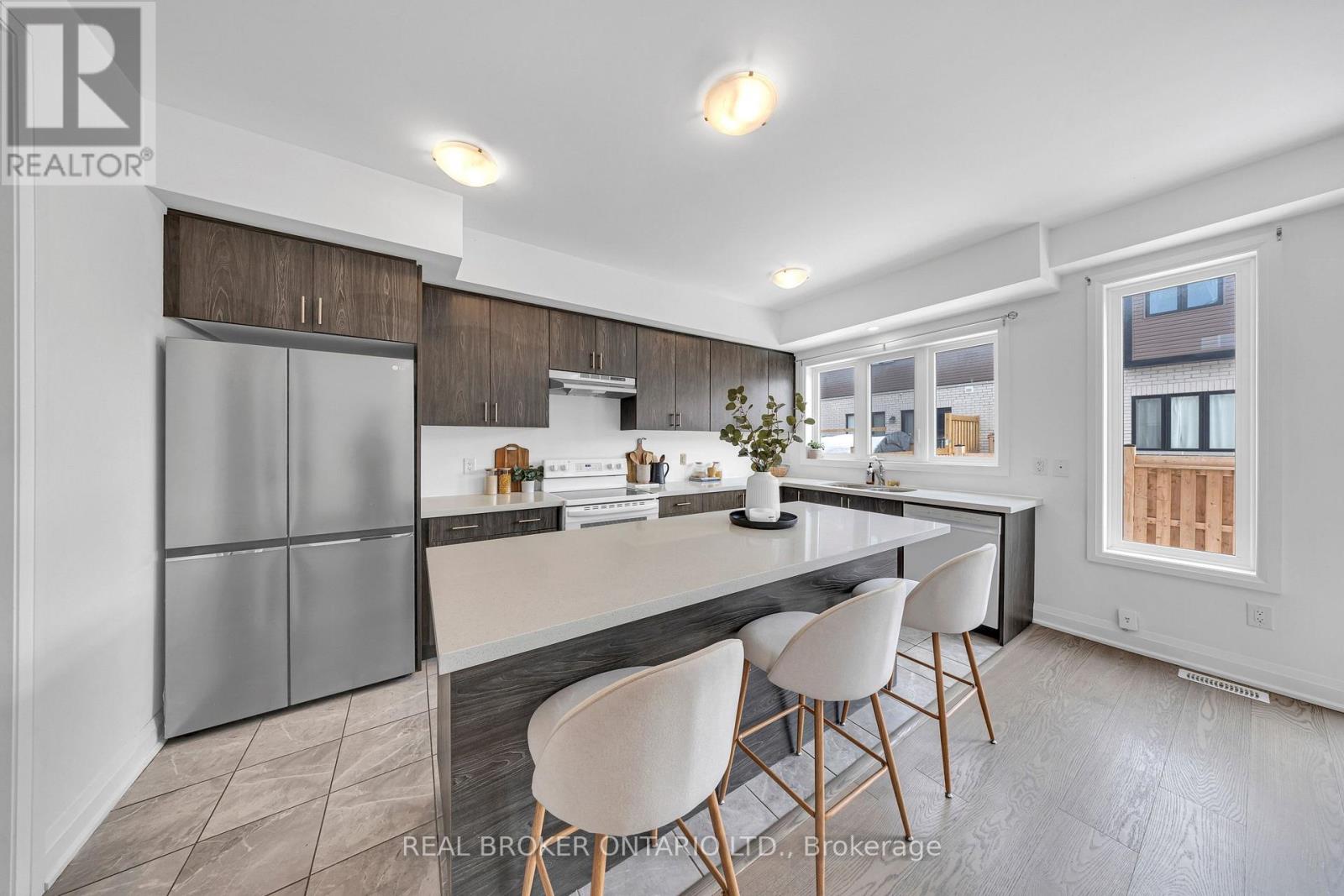 48 Barnyard Trail, Barrie, Ontario  L9J 0C2 - Photo 13 - S12943690