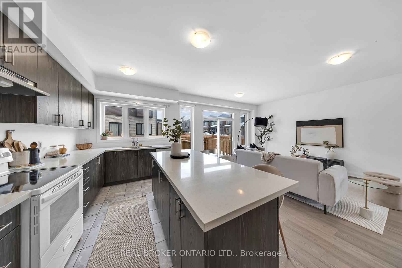 48 Barnyard Trail, Barrie, Ontario  L9J 0C2 - Photo 18 - S12943690