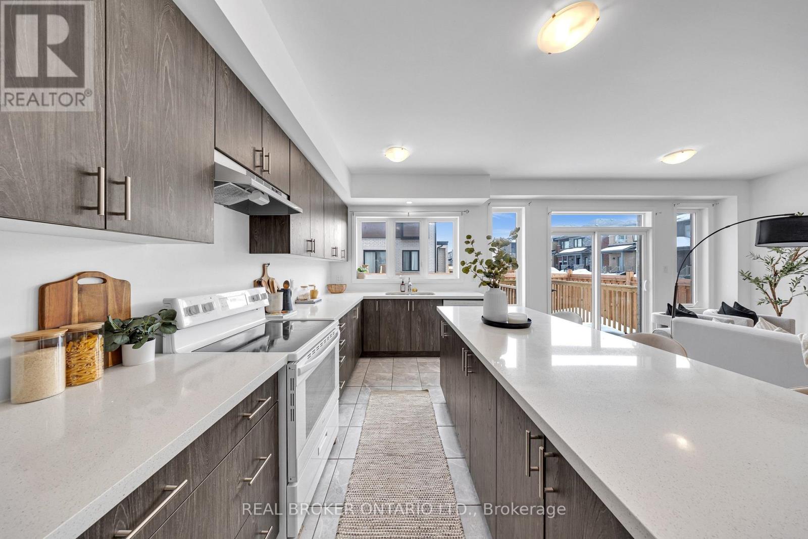 48 Barnyard Trail, Barrie, Ontario  L9J 0C2 - Photo 19 - S12943690