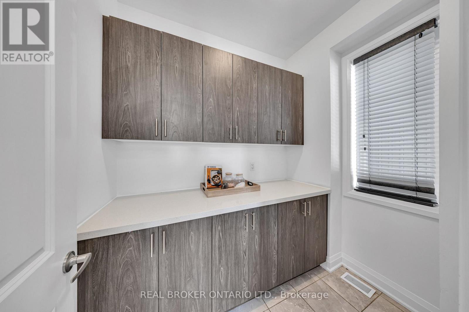 48 Barnyard Trail, Barrie, Ontario  L9J 0C2 - Photo 20 - S12943690