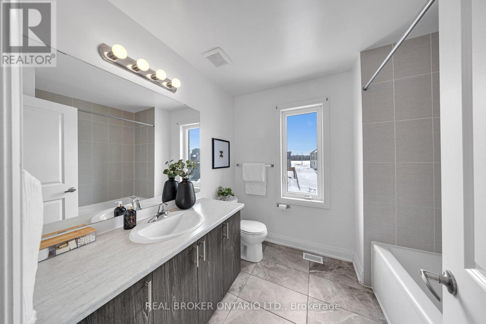 48 Barnyard Trail, Barrie, Ontario  L9J 0C2 - Photo 25 - S12943690