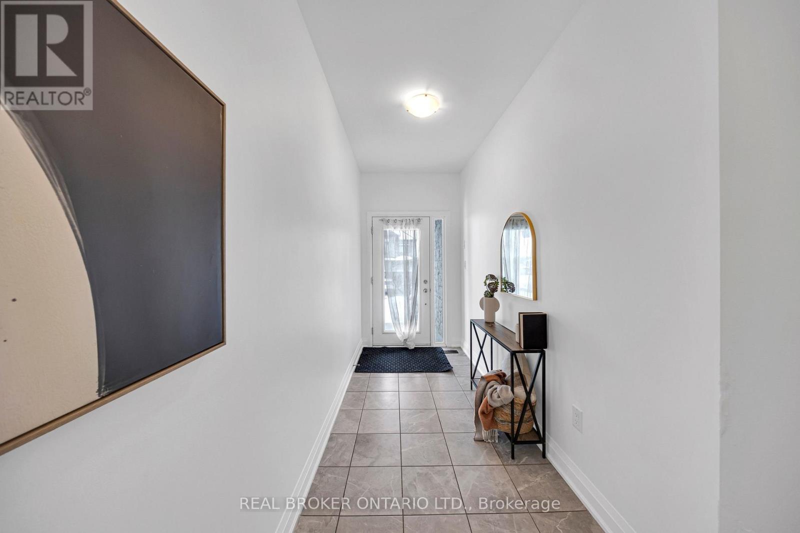 48 Barnyard Trail, Barrie, Ontario  L9J 0C2 - Photo 4 - S12943690