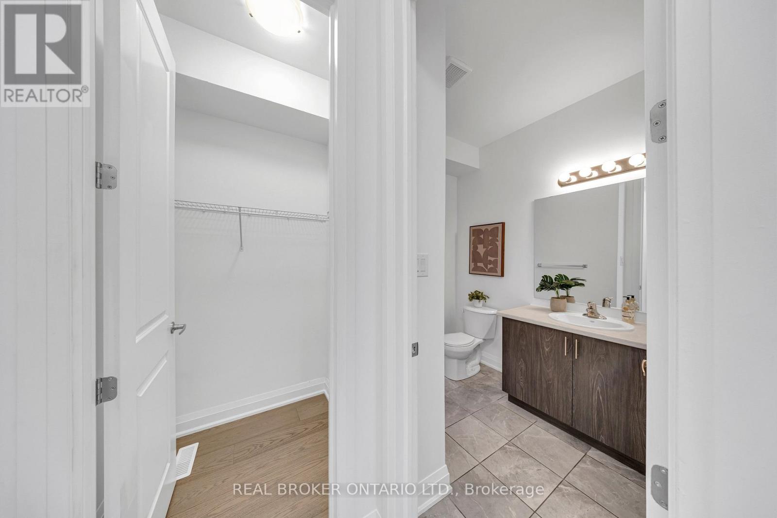 48 Barnyard Trail, Barrie, Ontario  L9J 0C2 - Photo 7 - S12943690