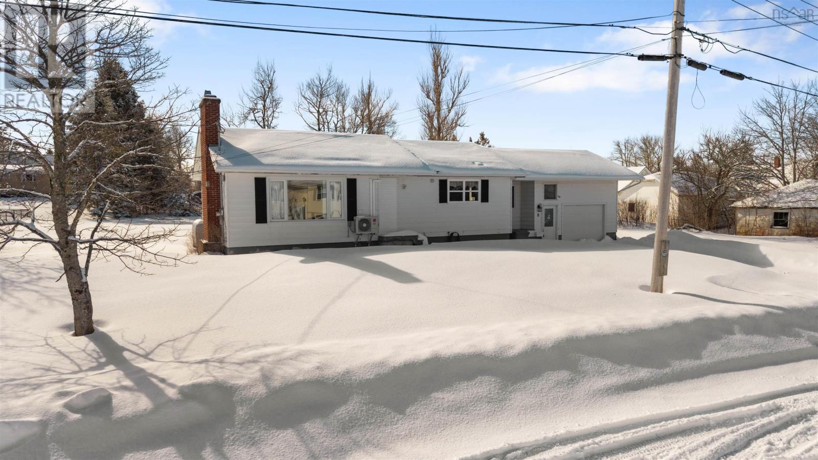 8 Smith Avenue, Springhill, Nova Scotia