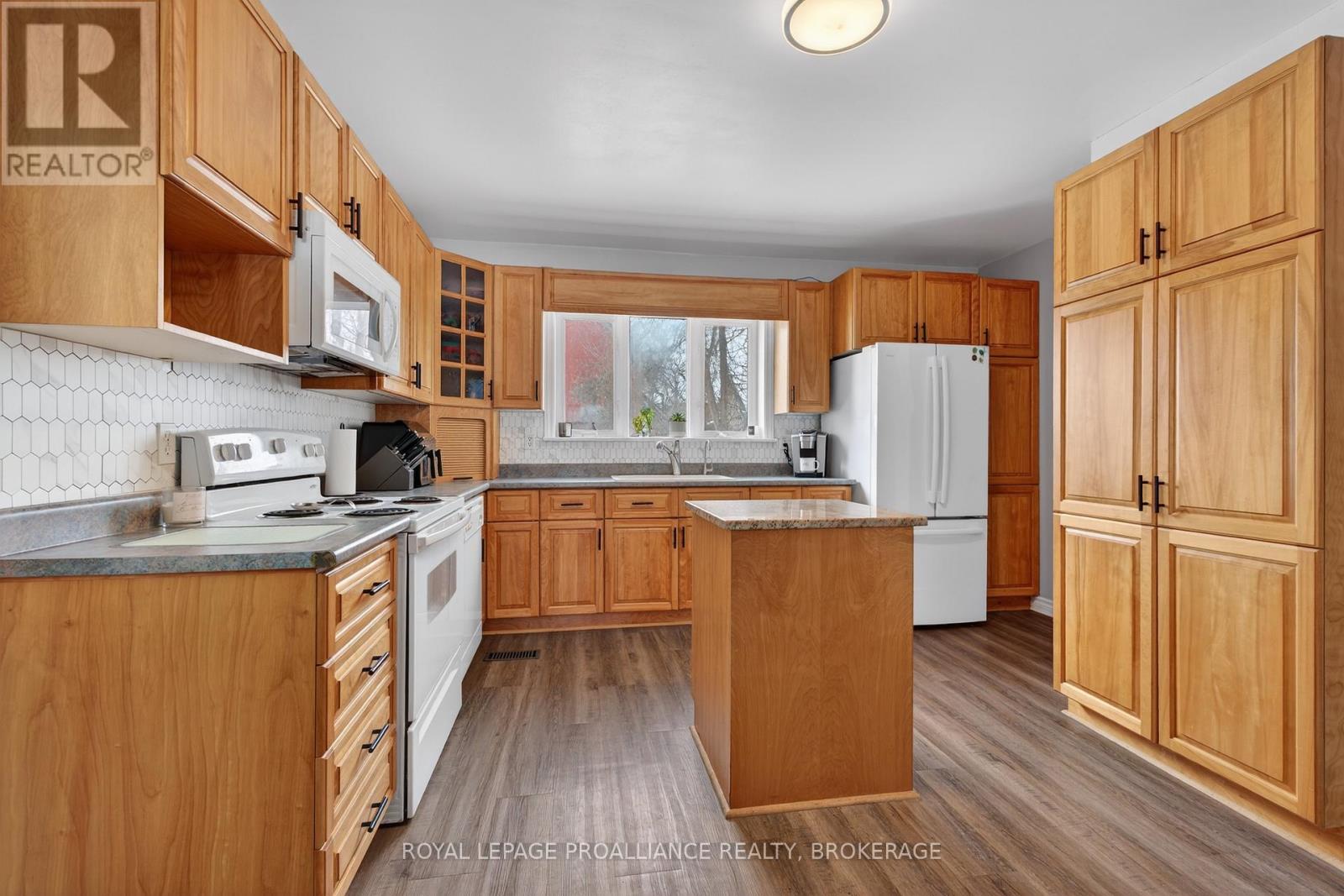 118 East Street E, Greater Napanee, Ontario  K7R 1S6 - Photo 12 - X12943524