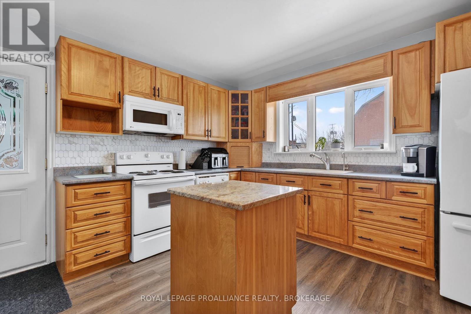 118 East Street E, Greater Napanee, Ontario  K7R 1S6 - Photo 14 - X12943524