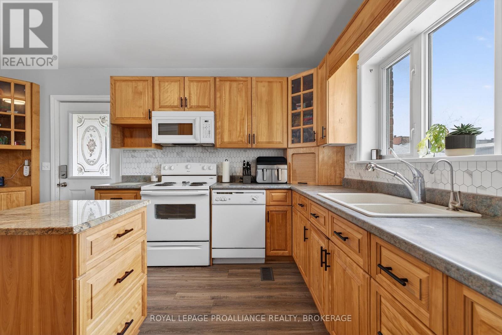 118 East Street E, Greater Napanee, Ontario  K7R 1S6 - Photo 15 - X12943524