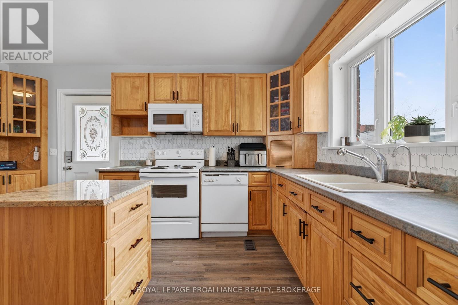 118 East Street E, Greater Napanee, Ontario  K7R 1S6 - Photo 16 - X12943524