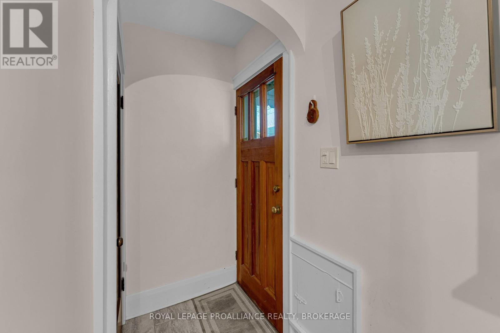 32 Livingston Avenue, Kingston, Ontario  K7L 4L2 - Photo 2 - X12943822